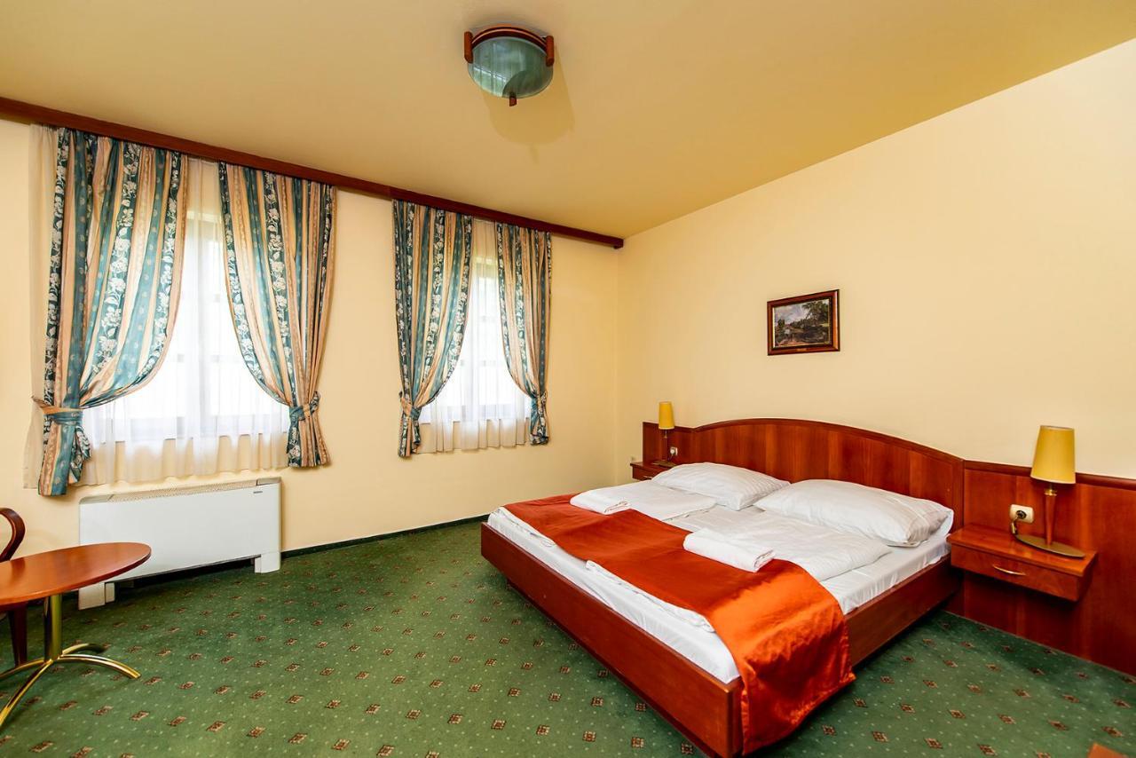Gastland M0 Hotel & Conference Center Szigetszentmiklos Exterior photo