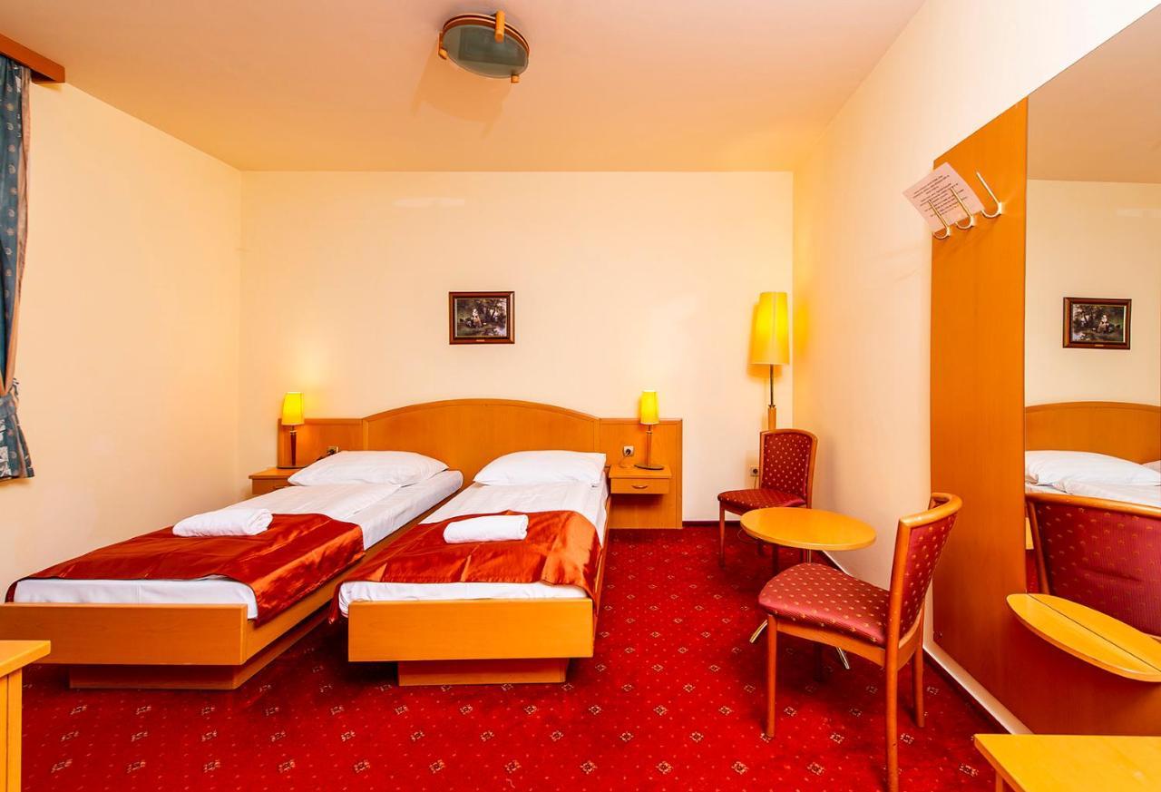 Gastland M0 Hotel & Conference Center Szigetszentmiklos Exterior photo