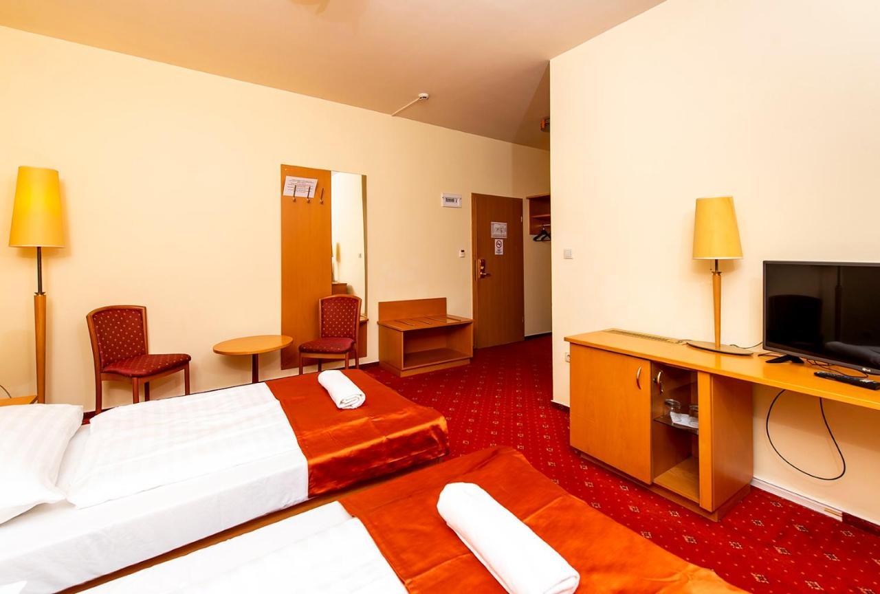 Gastland M0 Hotel & Conference Center Szigetszentmiklos Exterior photo