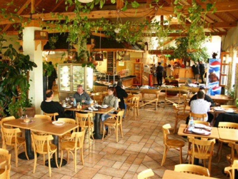 Gastland M0 Hotel & Conference Center Szigetszentmiklos Exterior photo
